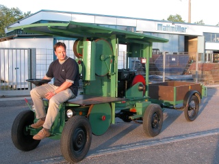 Thomas Mattmller steuert eine Kombi Landmaschine aus dem Jahr 1953